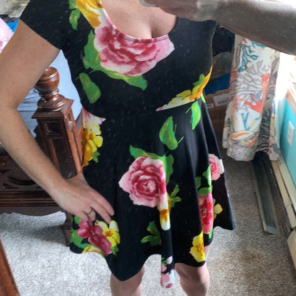 5/$25 Derek Heart Medium Dress Flowers Summer Dress - Picture 3 of 7
